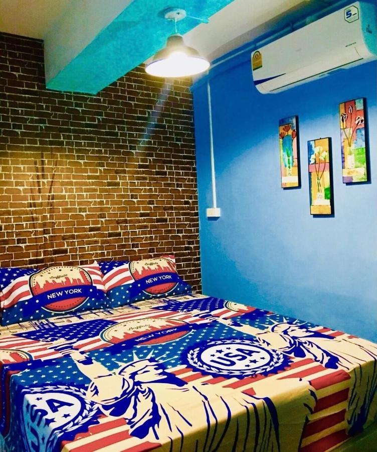 Vr Hostel สะพานควาย Bangkok Exteriör bild